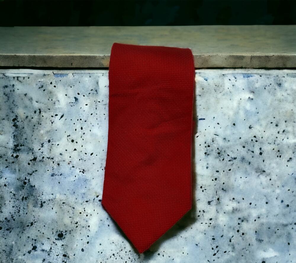 Van Heusen Mens Necktie Tie Red Geometry Print 100% Silk 56" x 4"